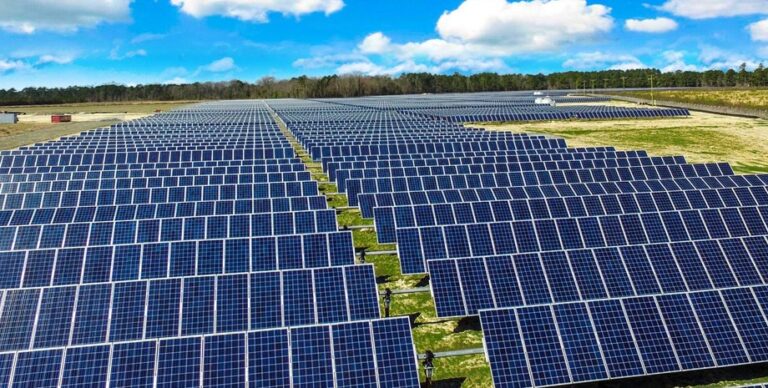 bolshe-vreda-chem-polzy-solnechnye-paneli-grozjat-massovymi-otkljuchenijami-energii-2e827be