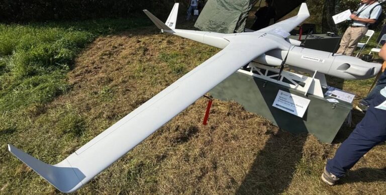 novyj-rossijskij-dron-rd-8-upravljaetsja-cherez-sputnik-starlink-v-chem-ego-opasnost-a239079