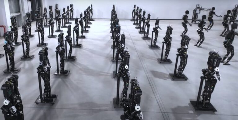 ostavila-ssha-daleko-pozadi-kitajskaja-armija-robotov-rastet-na-300-000-za-god-353bbda