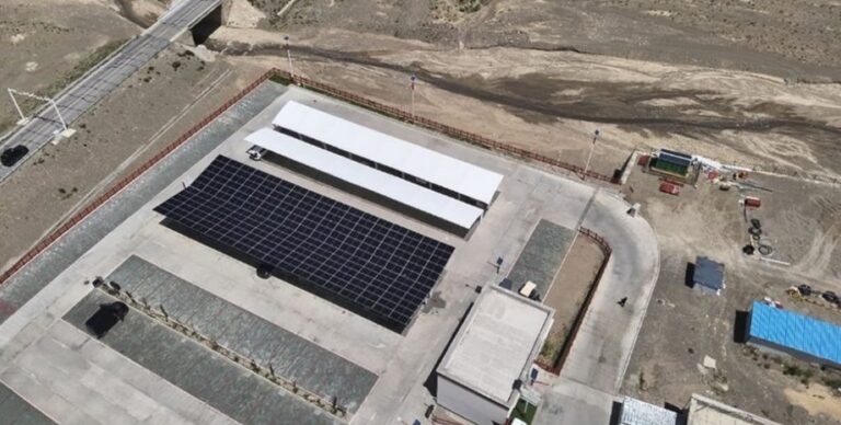 solnechnuju-elektrostanciju-150-kvt-ustanovili-na-vysote-4300-m-pochemu-eto-prishlos-sdelat-bd3e11b