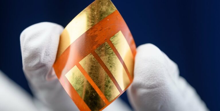 dlja-solnechnyh-panelej-izobreli-novyj-material-sohranjaet-95-moshhnosti-posle-400-ch-raboty-087b1fe