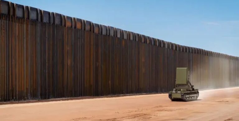 podzharit-roj-bpla-za-sekundy-nazemnyj-robot-trx-poluchil-mikrovolnovoe-oruzhie-video-9c5b4c2