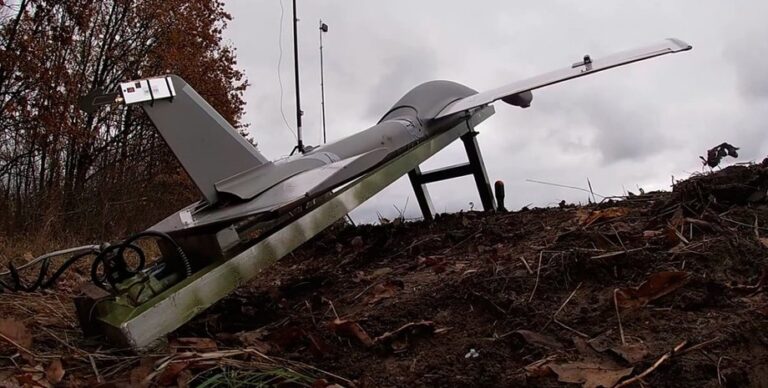 poshli-dalshe-rossijskie-bpla-molnija-teper-nesut-na-sebe-bolshe-fpv-dronov-flesh-pokazal-foto-c0a73bb