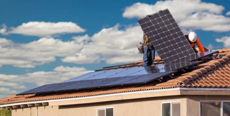 solnechnye-fermy-massovo-otkljuchajut-v-avstralii-chto-sluchilos-desjatkami-tysjach-panelej-foto-6cd7ed5