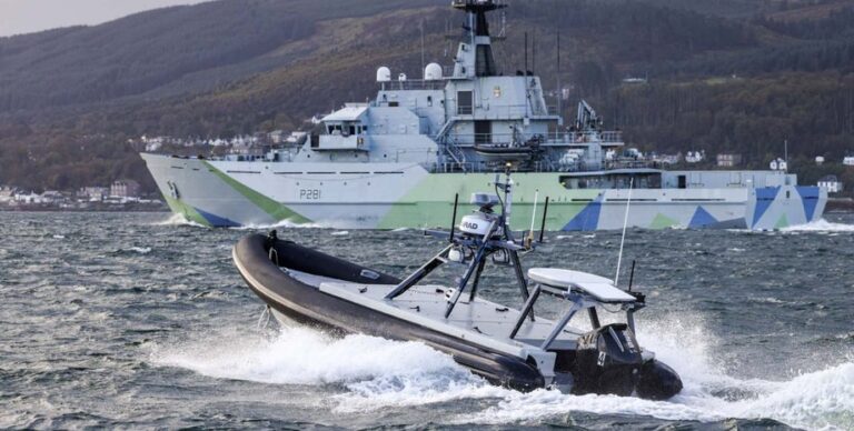 effekt-byl-vpechatljajushhim-britanija-ispytala-volchju-staju-iz-morskih-dronov-foto-dd6fd8a