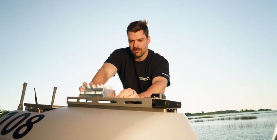 menshe-vizitnoj-kartochki-novaja-kompaktnaja-sistema-reb-glushit-svjaz-s-dronov-foto-9915229