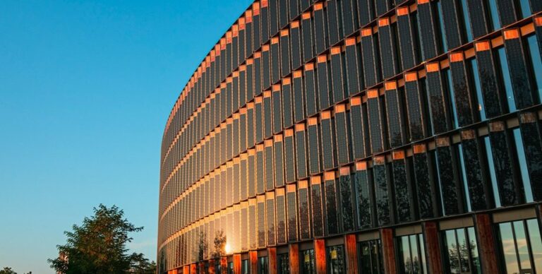 v-danii-ispytyvajut-nevidimye-solnechnye-paneli-dadut-na-50-bolshe-energii-5b601ec