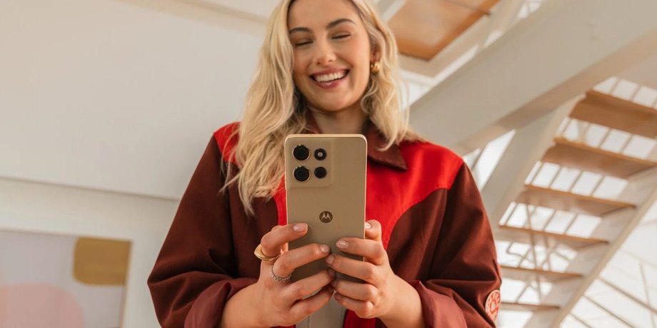 bjudzhetnye-smartfony-2026-goda-5-luchshih-modelej-ot-samsung-i-motorola-foto-48510c3.jpg