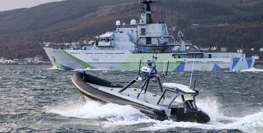 Морской дрон Rattler сопровождает корабль