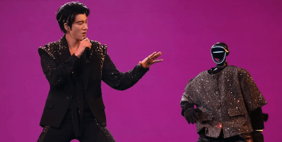 kitajskij-pevec-ispolzoval-robotov-dlja-podtancovki-ilon-mask-ne-sderzhalsja-video-94f1b75.jpg