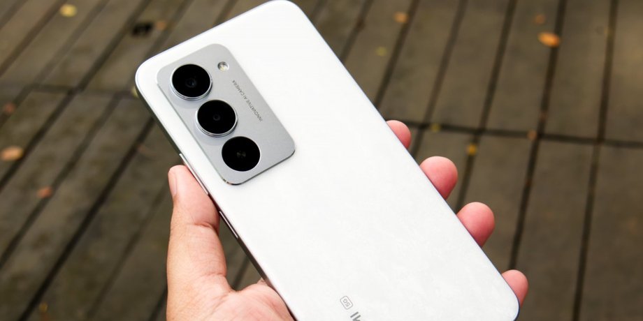 nedorogoj-smartfon-s-akkumuljatorom-na-7500-mach-novinka-xiaomi-raskryta-do-anonsa-78a861f.jpg