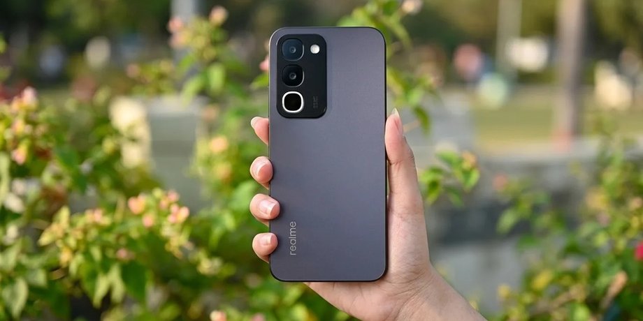 nedorogoj-smartfon-s-akkumuljatorom-na-8000-mach-skolko-stoit-novinka-realme-foto-75b338f.jpg