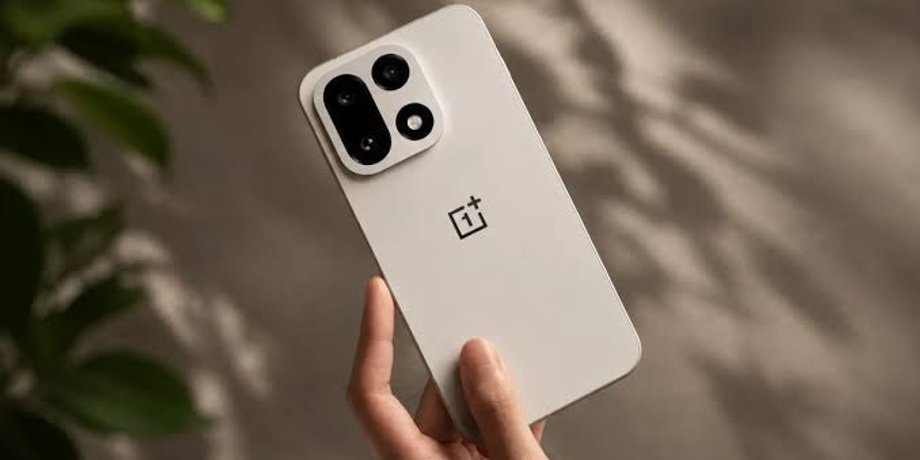 oneplus-15-okazalsja-luchshe-chem-samsung-galaxy-s26-za-chto-ego-pohvalili-eksperty-foto-429a69f.jpg