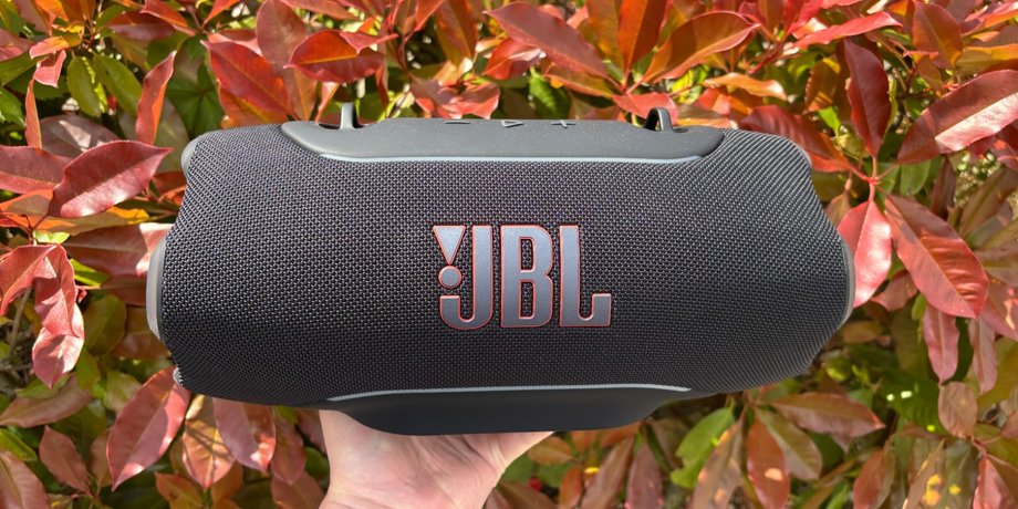 samaja-moshhnaja-kolonka-leta-2026-goda-kakuju-model-jbl-rekomendujut-eksperty-foto-a7bbc5b.jpg