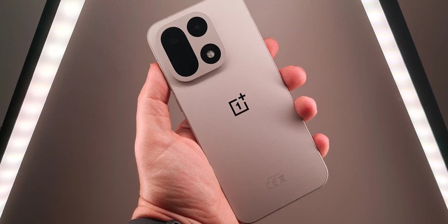 smartfon-s-kremnievo-uglerodnoj-batareej-7300-mach-porazil-eksperta-oneplus-15-izmenil-vse-f906c7e.jpg